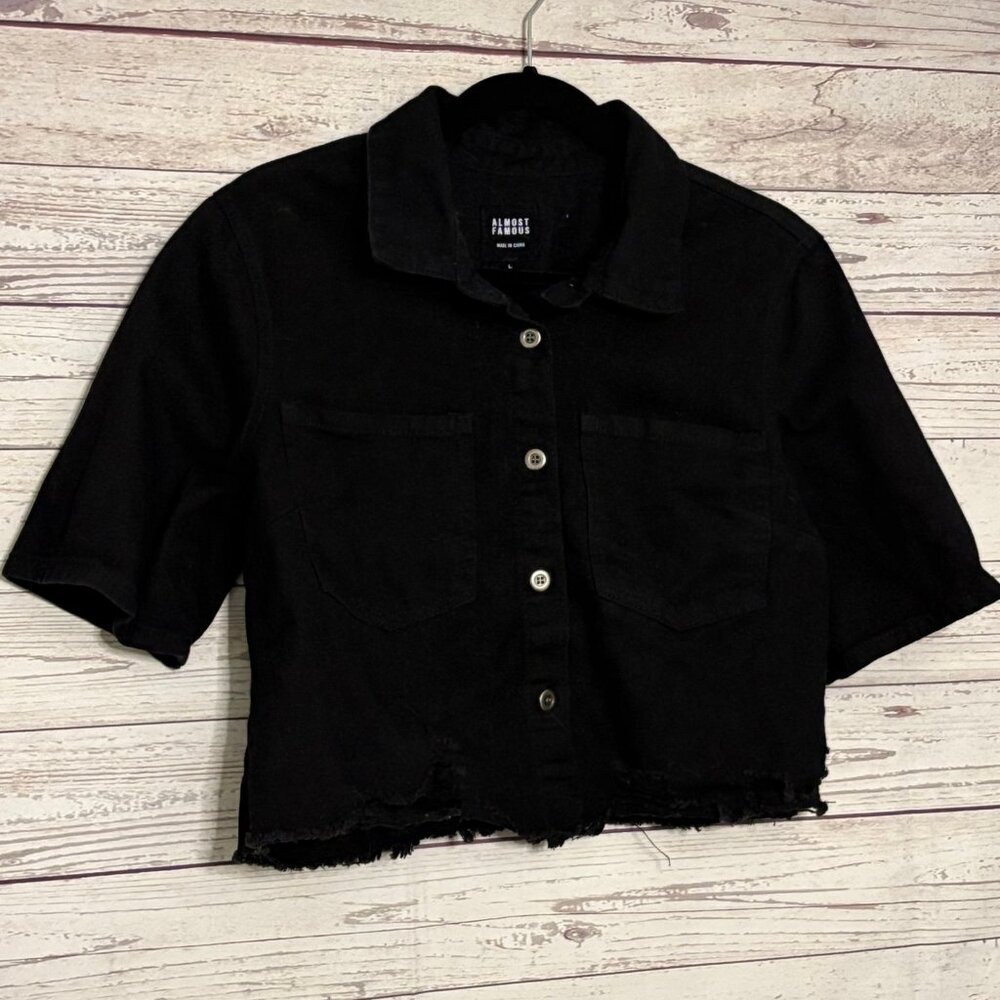 Almost Famous Distressed SS‎ Cropped Shacket Large - Picture 2 of 6